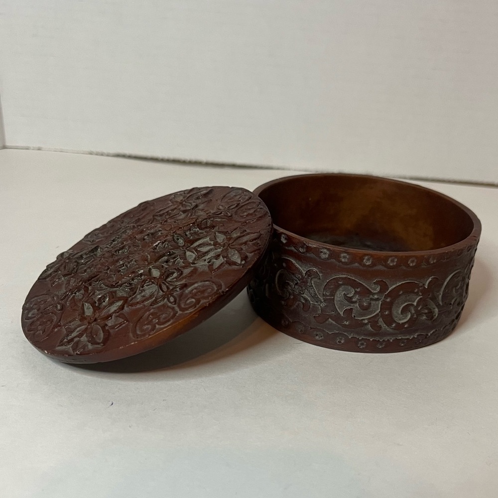 Round Trinket/jewelry box